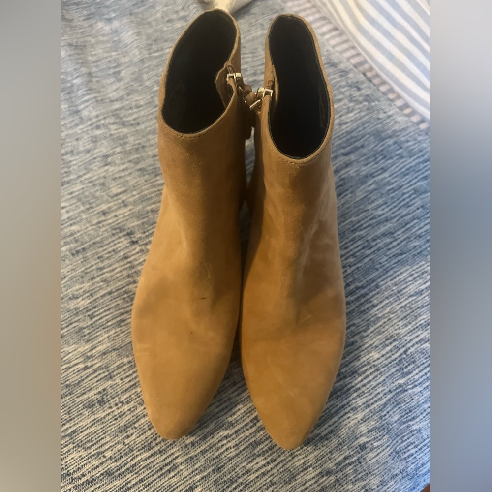 Kate Spade unique ball heeled bootie tan suede boots- size 8